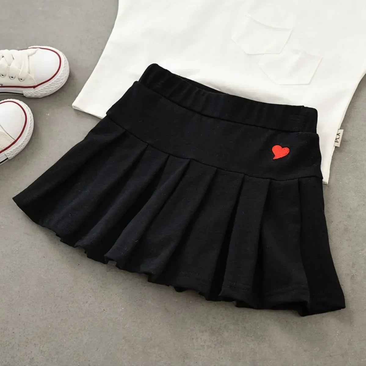 JK Skirt Shorts Children Miniskirt Summer Girls Candy Color Embroidered Heart Design  Simple Pleated Skirt Safety Pants Design
